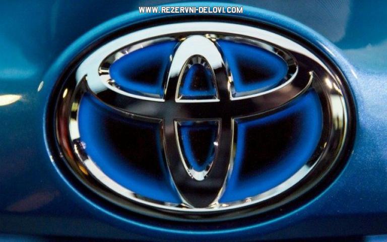 Toyota   Corolla Verso   Kompletan auto u delovima